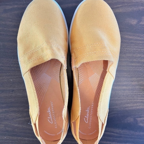 Clarks Cloudsteppers Breeze Step slip-on canvas sneakers - Picture 1 of 7